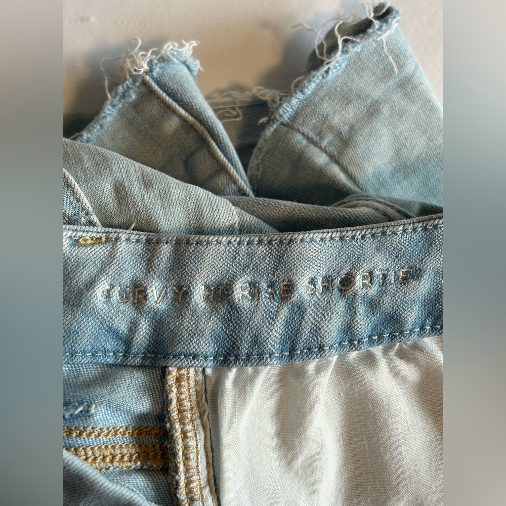 American Eagle curvy High-Rise shortie denim shorts light wash Size6 distressed - Picture 12 of 13